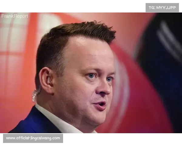 墨菲儿子意外闯入赛场 父亲怀抱中完成精彩击球引全场惊叹